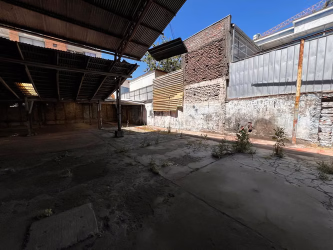 Venta Terreno Santiago Centro | 470m² con Galpón (A pasos de 10 de Julio)