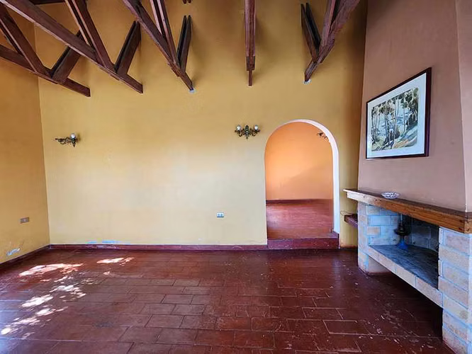 Elegante Casa Familiar de Dos Pisos (162804)