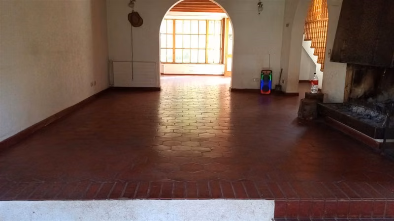 Casa para remodelar en venta de 2700m2 en el arrayán