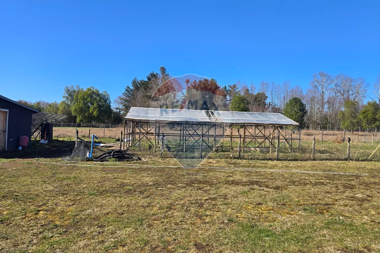 Venta parcela con casa y dos cabañas gran terreno