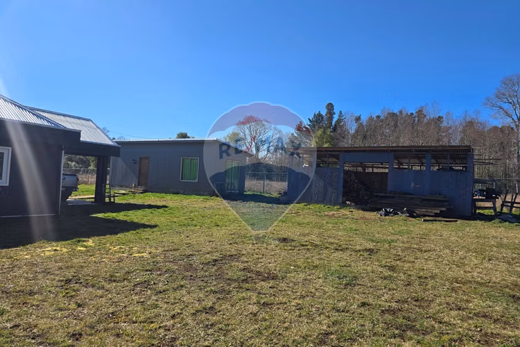 Venta parcela con casa y dos cabañas gran terreno