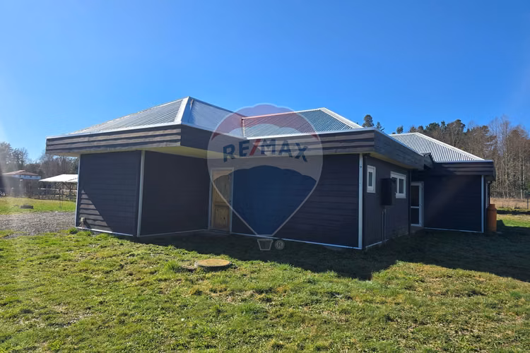 Venta parcela con casa y dos cabañas gran terreno