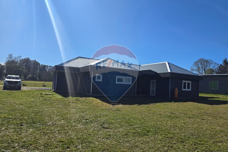 Venta parcela con casa y dos cabañas gran terreno
