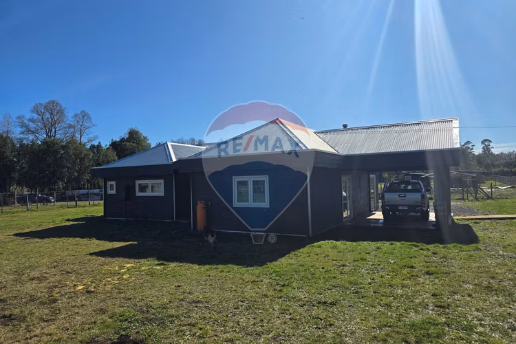 Venta parcela con casa y dos cabañas gran terreno
