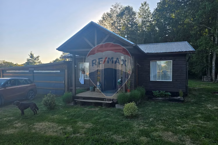 Hermosa casa en parcela con bosque nativo