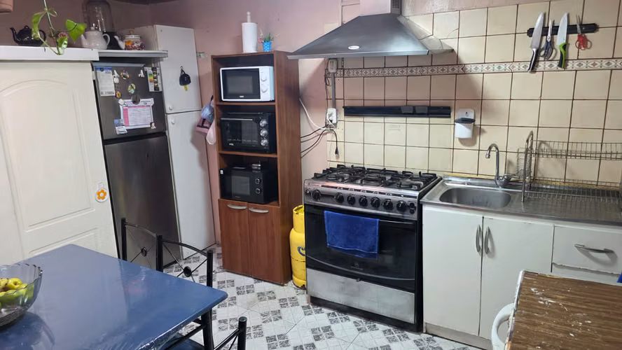 SE VENDE HERMOSA PROPIEDAD DE UN PISO EN EL SECTOR NORTE DE LA CIUDAD.