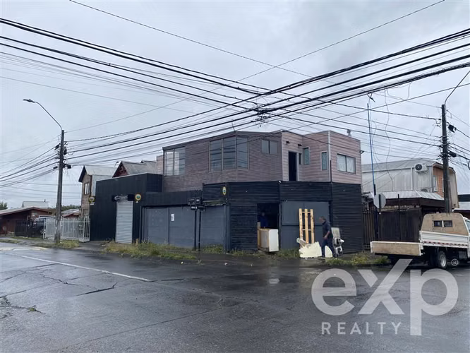 Vendo Local Comercial esquina más dpto.en Fundo El Carmen
