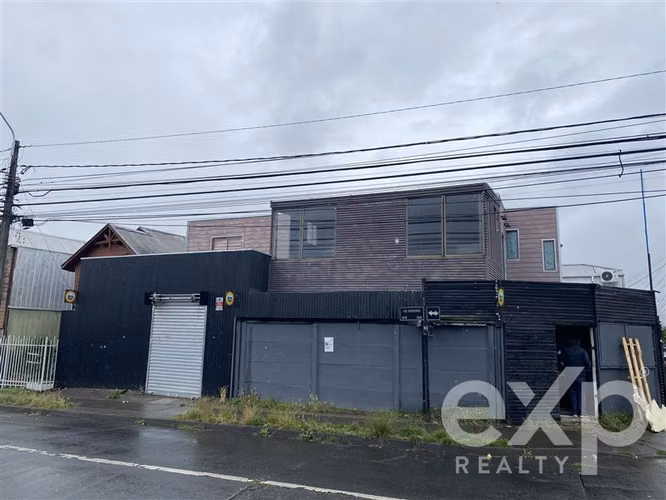 Vendo Local Comercial esquina más dpto.en Fundo El Carmen