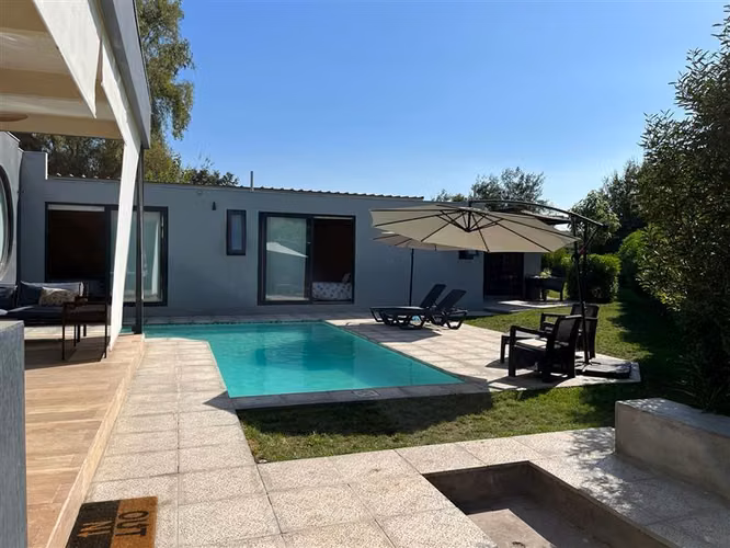 Las Brisas de Chicureo, Colegio Highlands