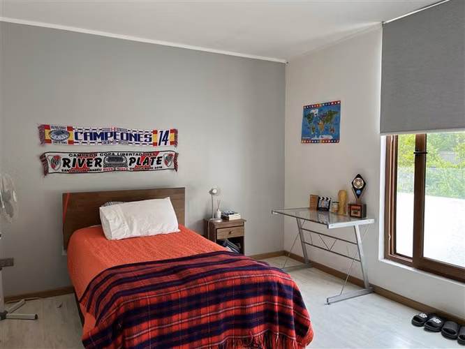 Las Brisas de Chicureo, Colegio Highlands