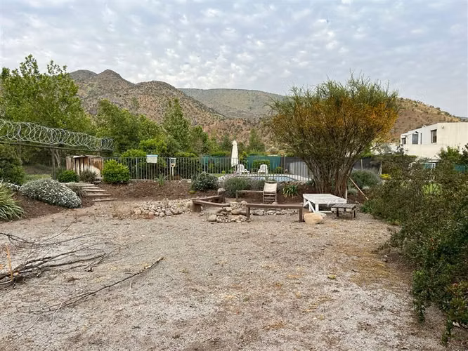 Las Brisas de Chicureo, Colegio Highlands