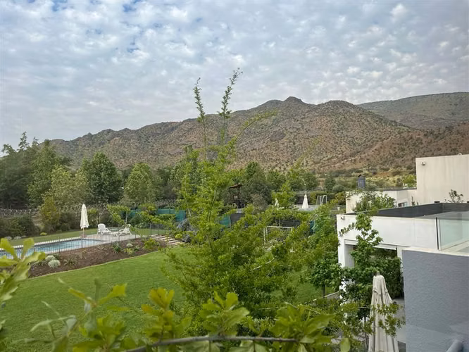 Las Brisas de Chicureo, Colegio Highlands