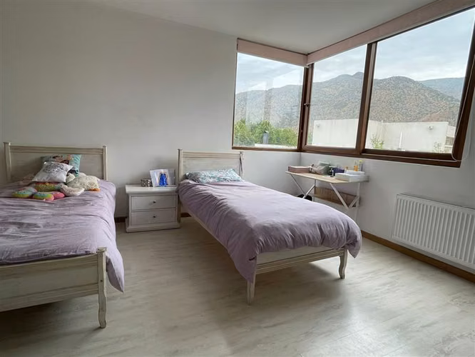 Las Brisas de Chicureo, Colegio Highlands