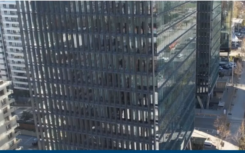Arriendo OFICINA en Edificio Parque San Damián en Vitacura