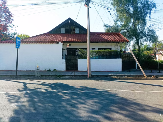 Casa a pasos de Av. Perú. Barrio Lemus (162944)