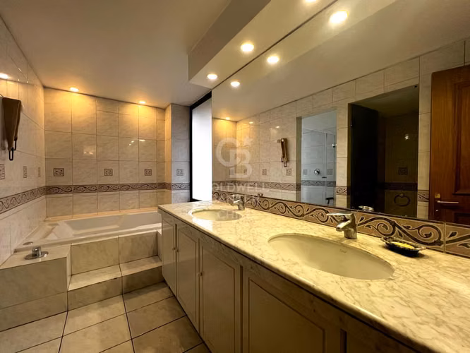 Inmejorable ubicación en El Golf, gran departamento, 378 m2