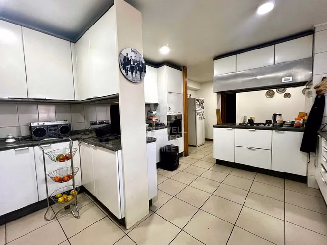 Inmejorable ubicación en El Golf, gran departamento, 378 m2