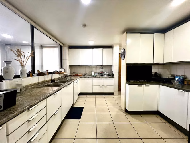 Inmejorable ubicación en El Golf, gran departamento, 378 m2