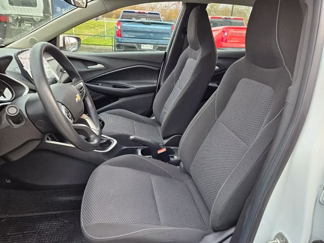 Chevrolet Onix 1.0T LT R 4X2 HB MT 5P 2024 - Imagen 19