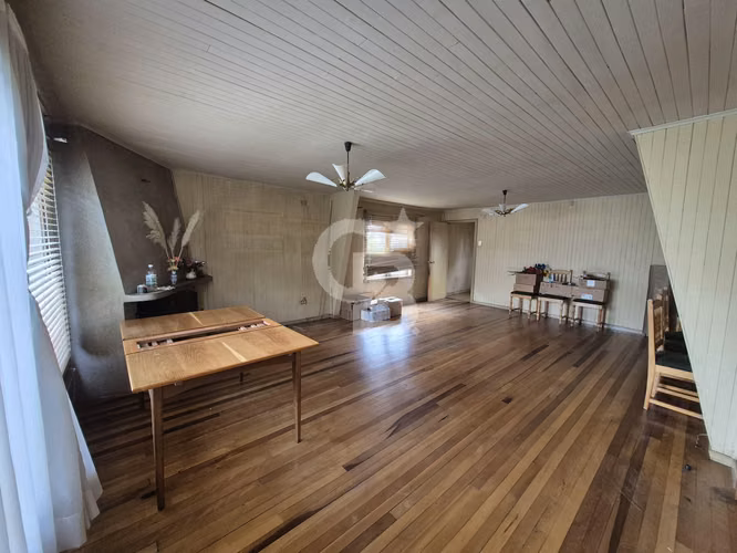 Casa con gran potencial a pasos del centro y la plaza