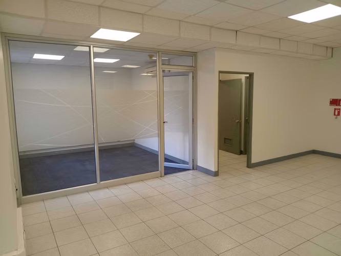 Local Amplio con Excelente Visibilidad (163069)