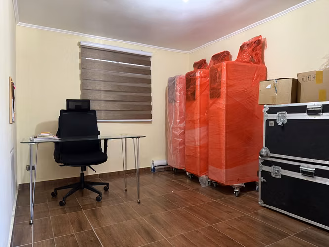 Venta de Oficina con estupenda bodega, excelentes instalaciones