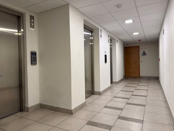 Oficina + Estacionamiento | Servicios varios y locomoción a la Puerta
