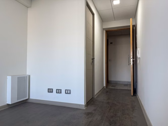 Oficina + Estacionamiento | Servicios varios y locomoción a la Puerta