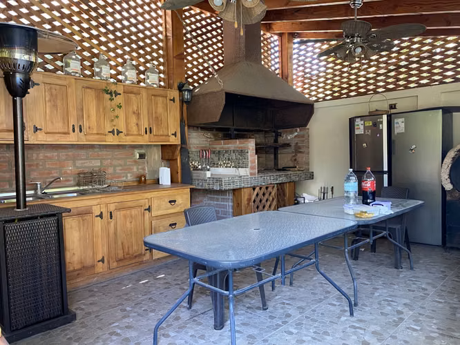 Venta de casa familiar, no pareada, amplio terreno, piscina temperada!!! - Imagen 23