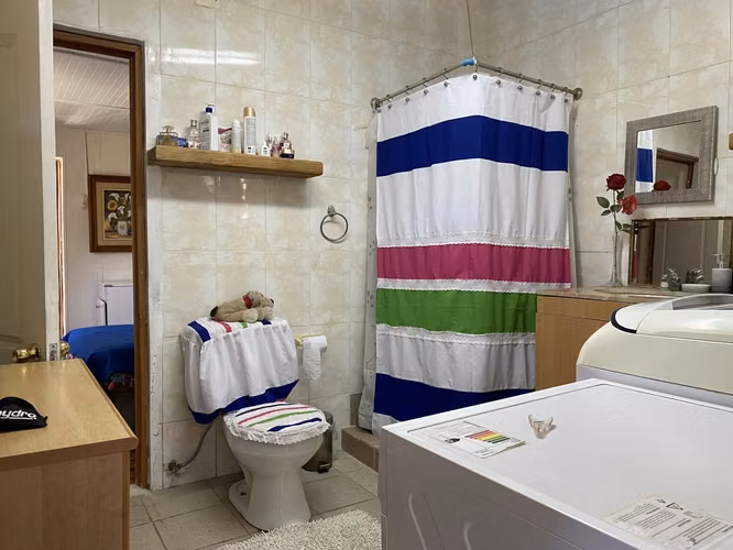 Venta de casa familiar, no pareada, amplio terreno, piscina temperada!!! - Imagen 24