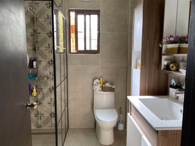 Venta de casa familiar, no pareada, amplio terreno, piscina temperada!!! - Imagen 14