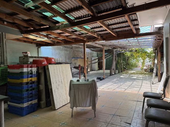 Venta de casa en Jotabeche, 340 mts totales, potencial para negocio.