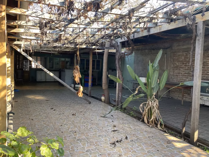 Venta de casa en Jotabeche, 340 mts totales, potencial para negocio.