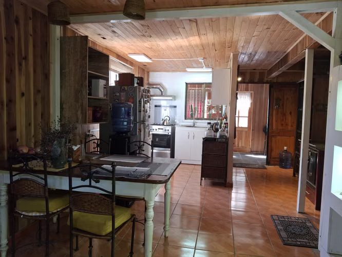 TU REFUGIO DE VERANO, UNA INVERSIÓN RENTABLE PUCON - Imagen 3