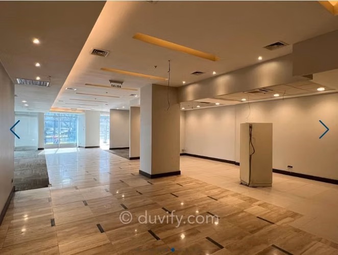 Arriendo Local Comercial en Parque San Damián en Las Condes