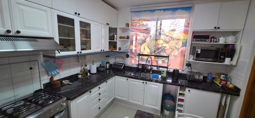 Se vende amplio inmueble en Jardines del Sur. (163144)