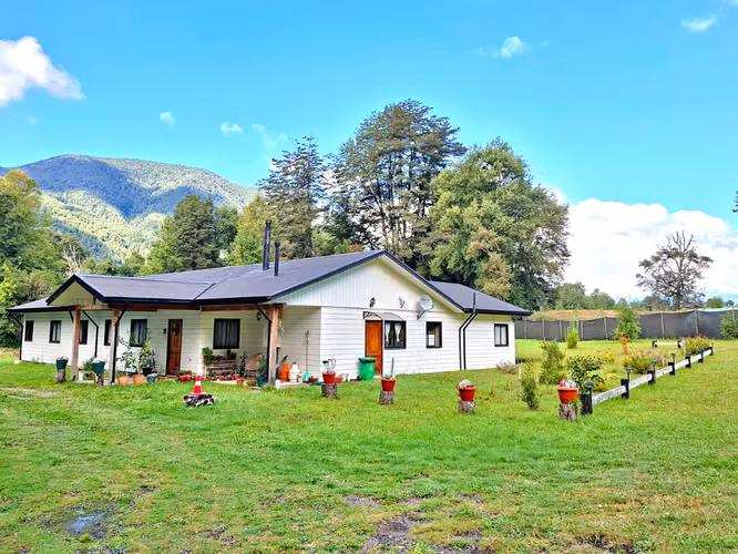  Venta Hermosa Parcela con Casa a Orilla de Río Liucura – Huife Pucón, Sur de Chile 