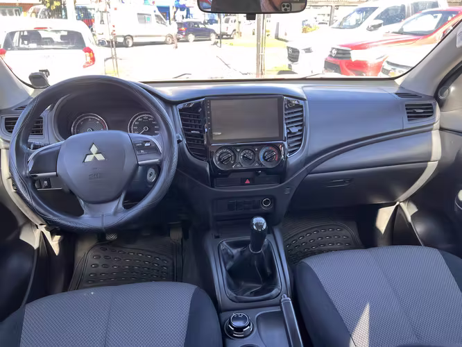 MITSUBISHI L200 2020 4X4 DIESEL MT - Imagen 11