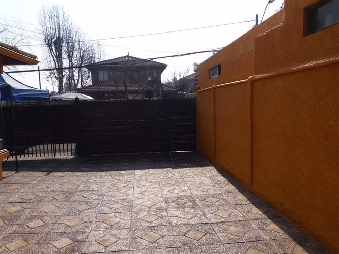 Casa en venta de 4 dorm. en Peñalolén