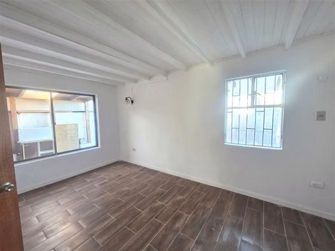 Casa en venta de 2 dormitorios 1 baño en Coronel