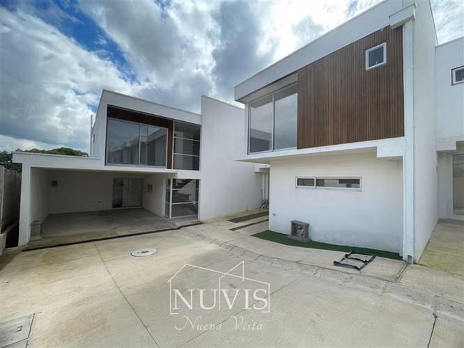 Casa en venta de 3 dorm. en Villa Alemana