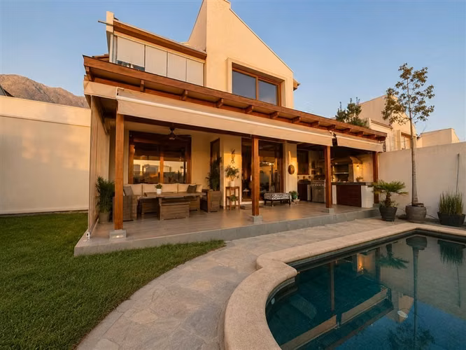 Espectacular Casa en venta, Límite La Reina y Peñalolén