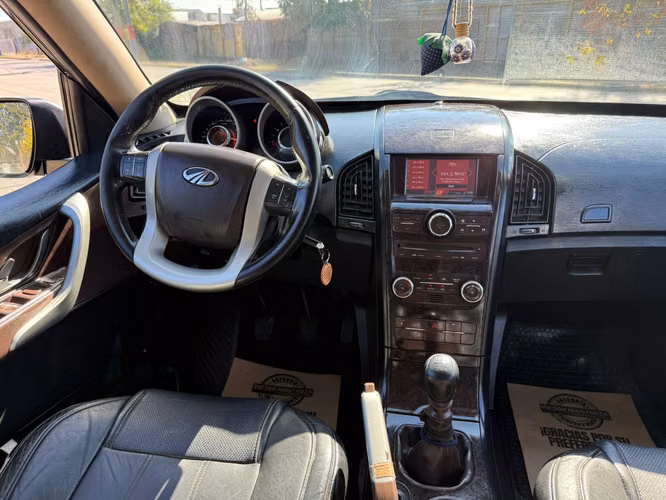 Mahindra XUV 500 2013