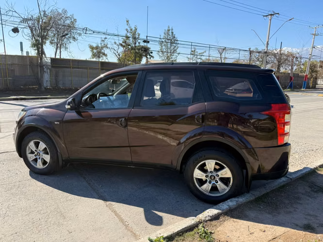 Mahindra XUV 500 2013