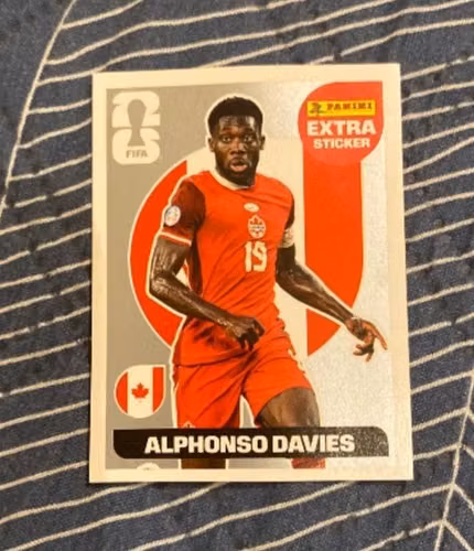 Figurita Alphonso Davies extra sticker plata y pedri mundial 2026