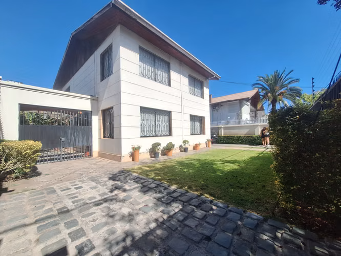 VENTA CASA 5D 2B SERVICIOS CAMPO DEPORTES 283/457 ÑUÑOA