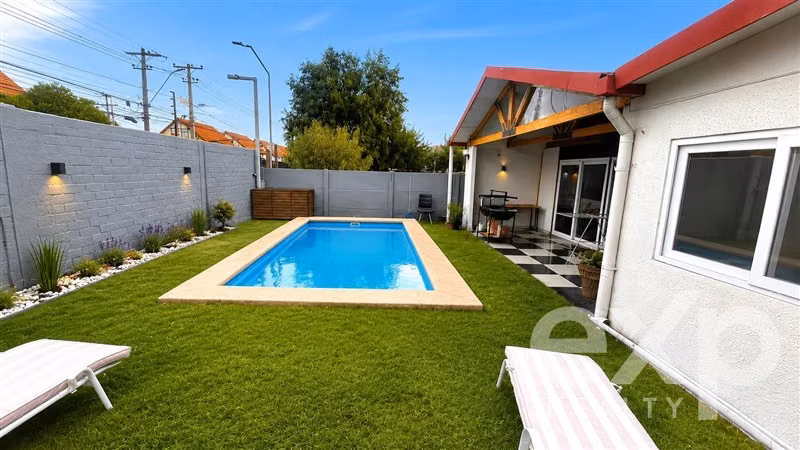 Casa Remodelada con Piscina en Laguna del Sol