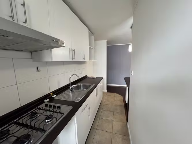 Arriendo departamento, frente a Nuevo hospital de Chillan, 3 dormitorios, 2 baños, 1 estacionamiento.