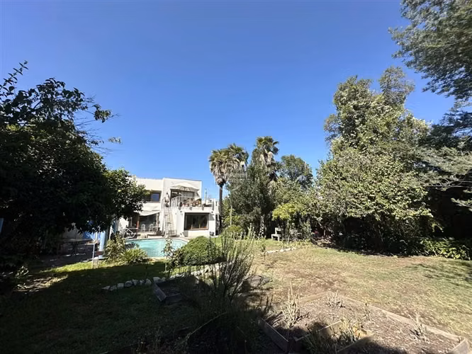 Casa en venta de 6 dorm. en La Reina