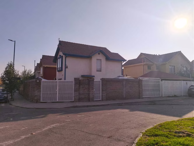 Moderna Vivienda con Excelente Conectividad (163438)